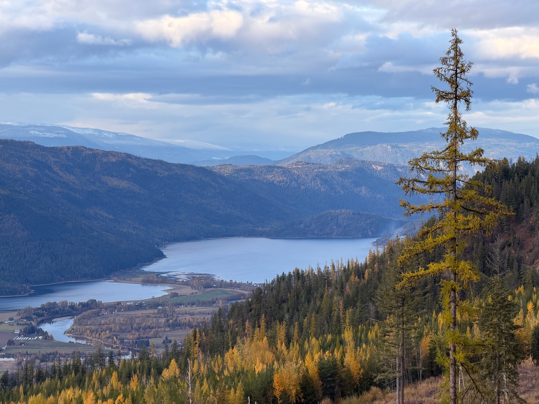 Mara Lake from the ridge, golden larches on the mountainsides